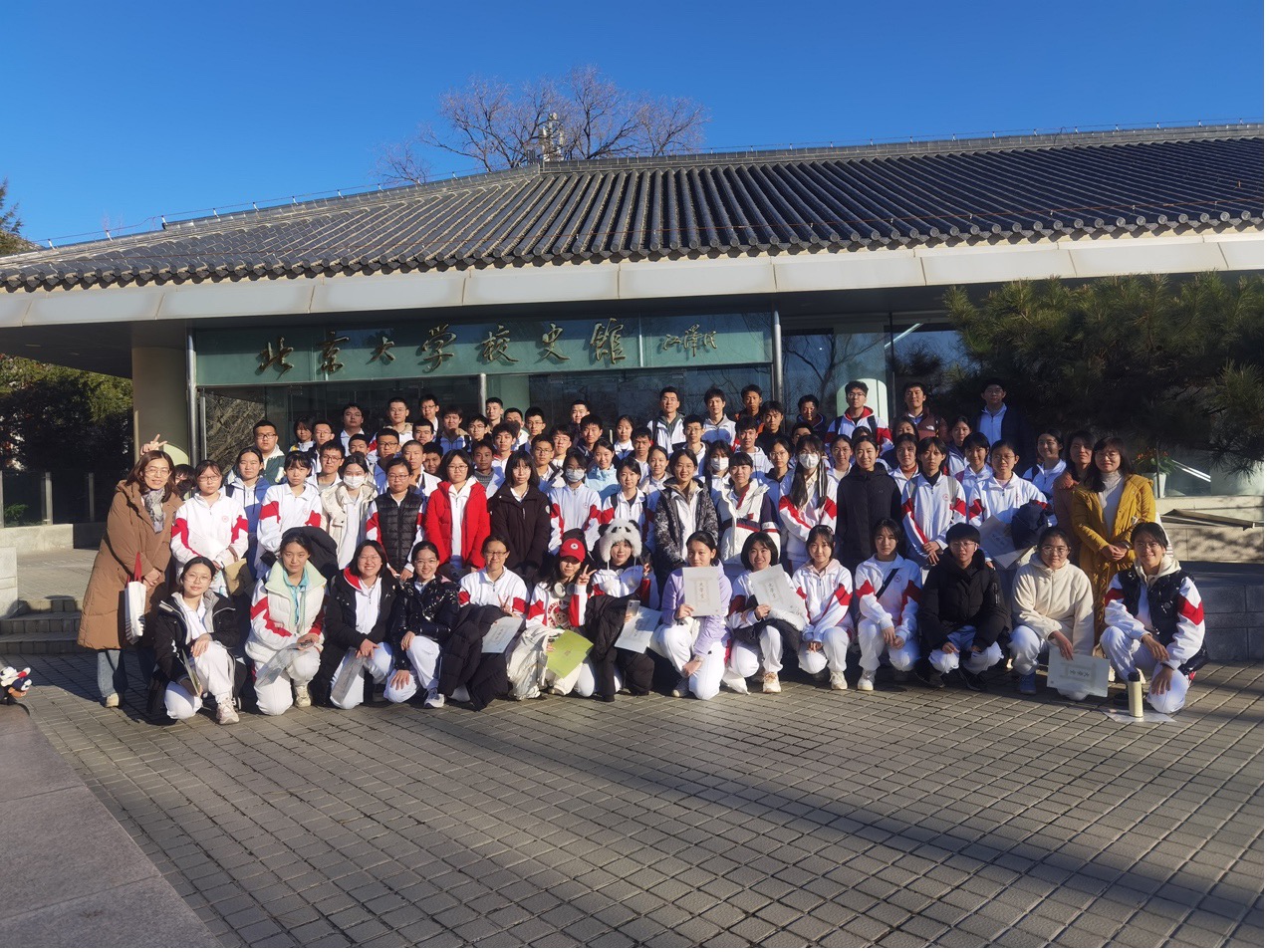 北大1校史馆合照.jpg